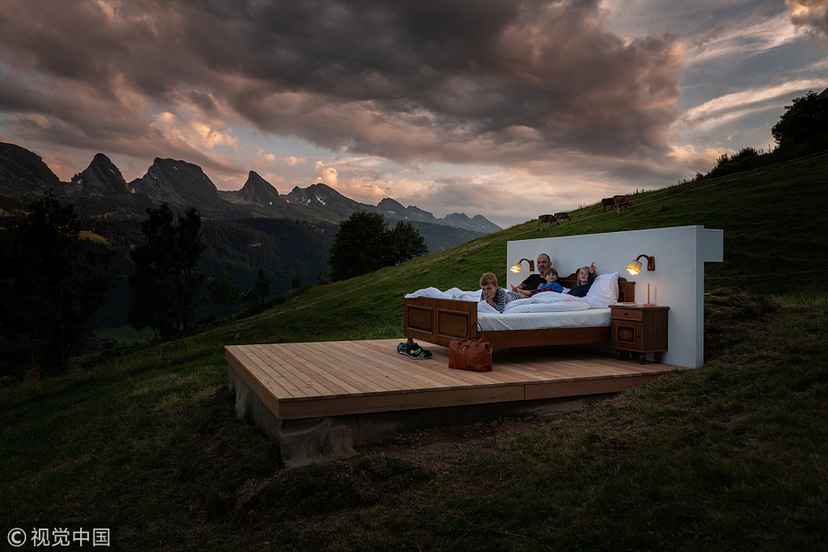 瑞士推出360°无死角露天观景房 “无墙无顶”与山景融为一体